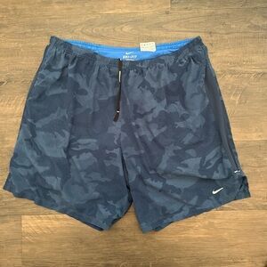 Men’s Nike dri fit shorts running size large 7” inseam